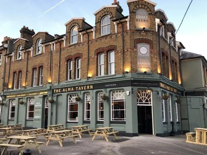 Alma Tavern, pool in Addiscombe / Croydon