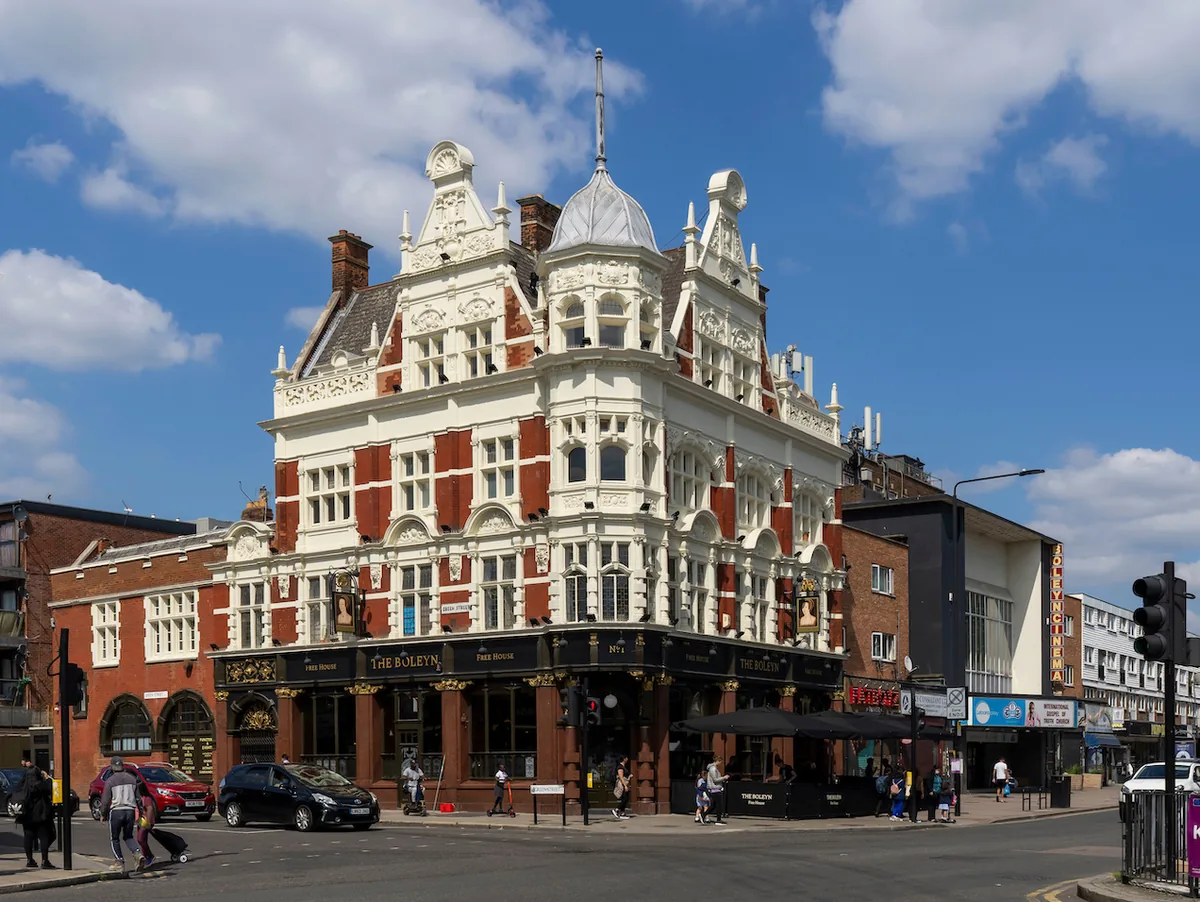 Boleyn Tavern, darts in Upton Park (Newham), E6
