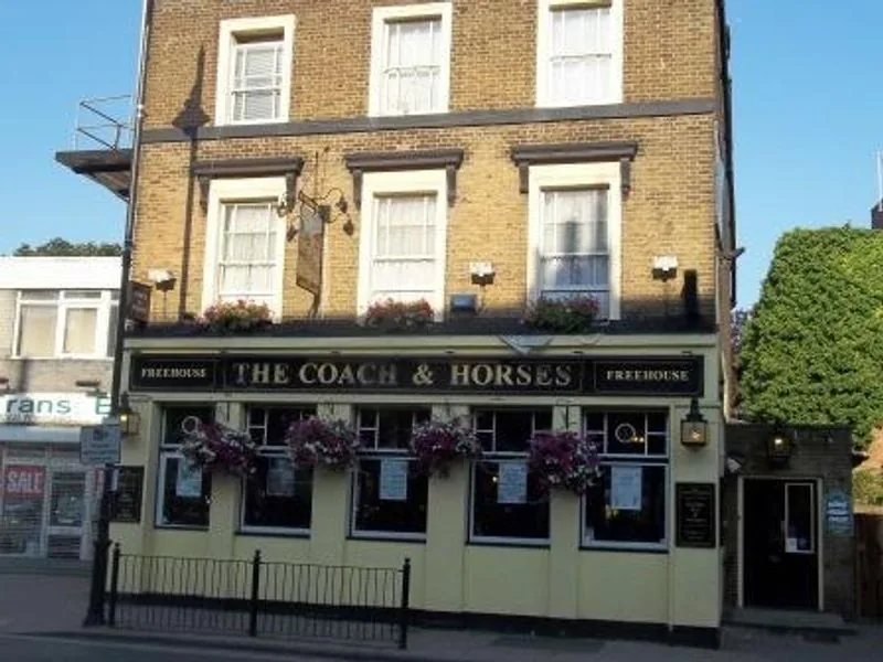 Coach & Horses, pool in Tottenham