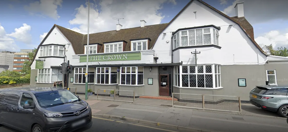 Crown, darts in Hornchurch (Havering)
