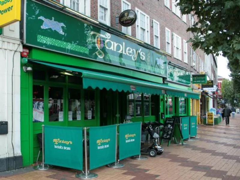 Ganley's Irish Bar, darts in Morden