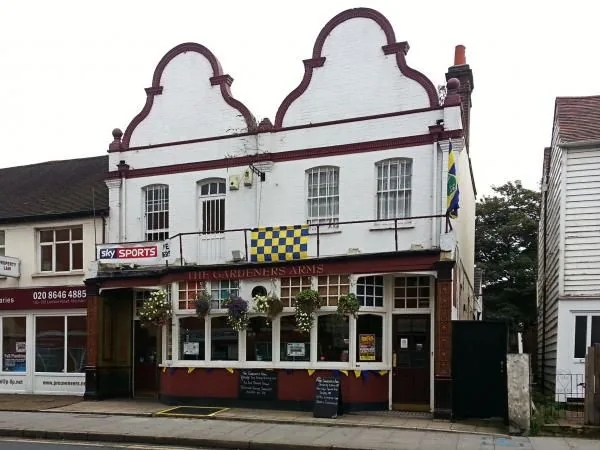 Gardeners Arms (Mitcham), pool in Mitcham (CR4)
