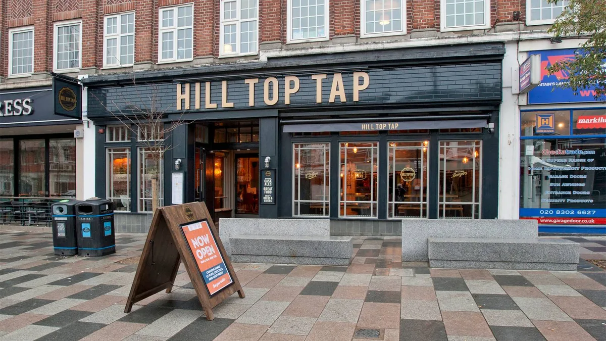 Hill Top Tap, pool in Sidcup (Bexley) DA14