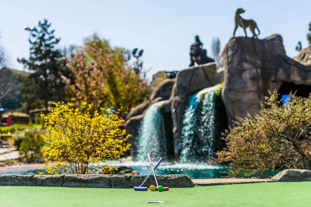 Mr Mulligan's Dino Golf Bromley, mini-golf in Bromley