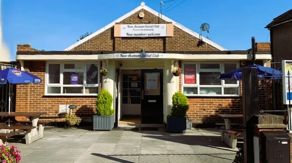 New Avenues Social Club, pool in Romford (Havering)