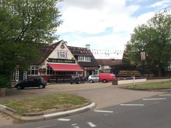 Old Hall Tavern, pool in Chingford