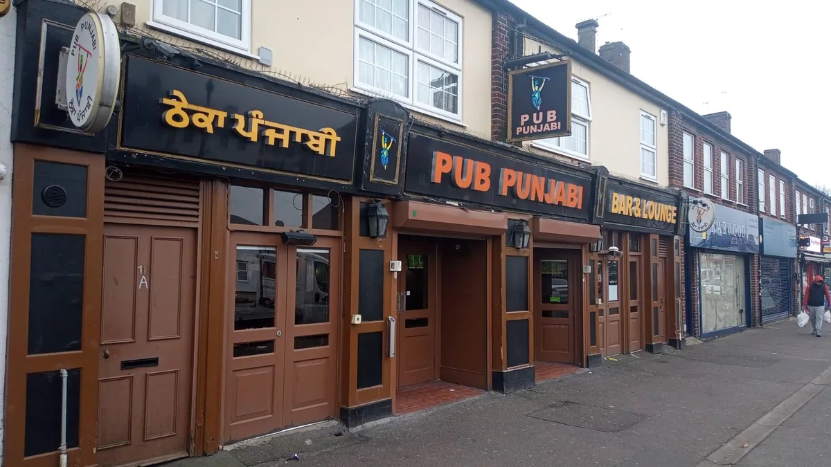 Pub Punjabi, pool in Hayes (UB3)