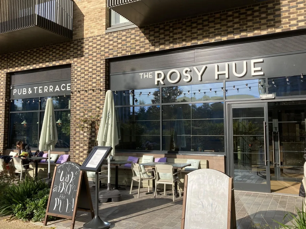 Rosy Hue, darts in London Bridge / Borough (Southwark), SE1