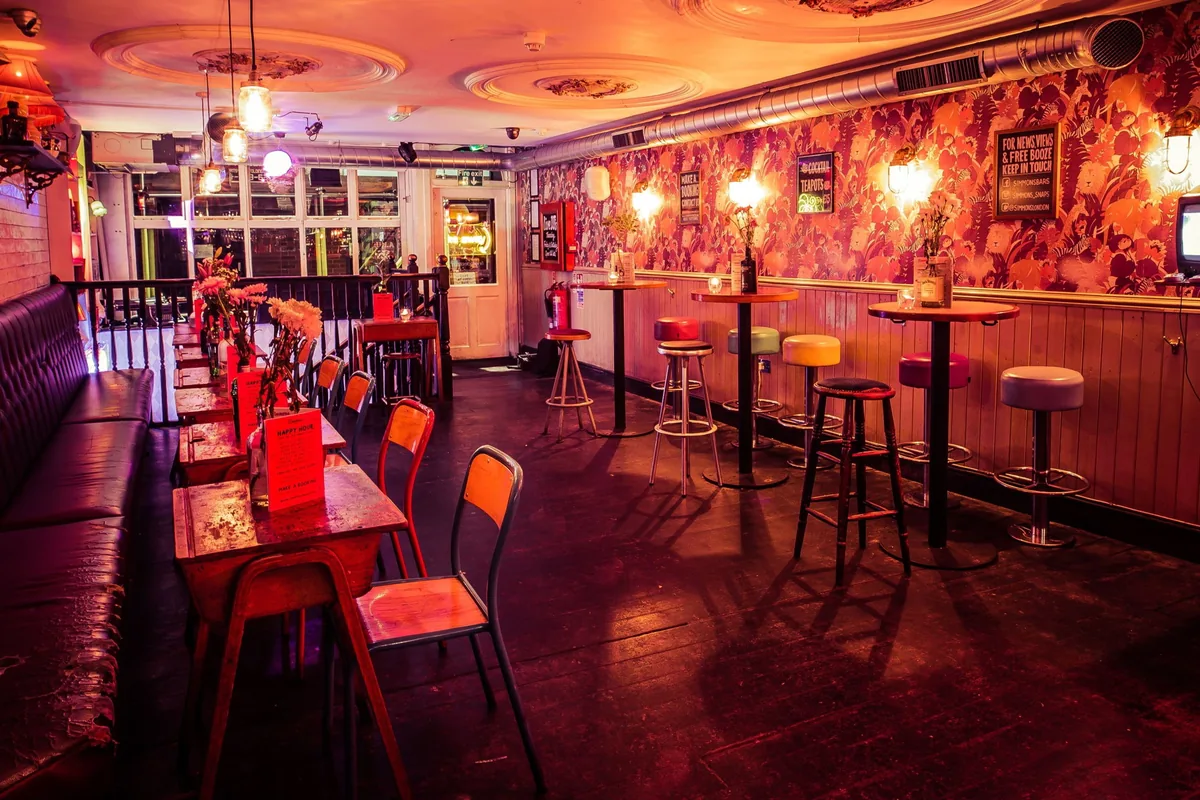 Simmons Bar Liverpool Street, karaoke in Liverpool Street