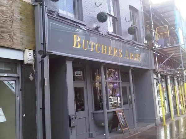 The Butchers Arms, pool in Hadley / Barnet