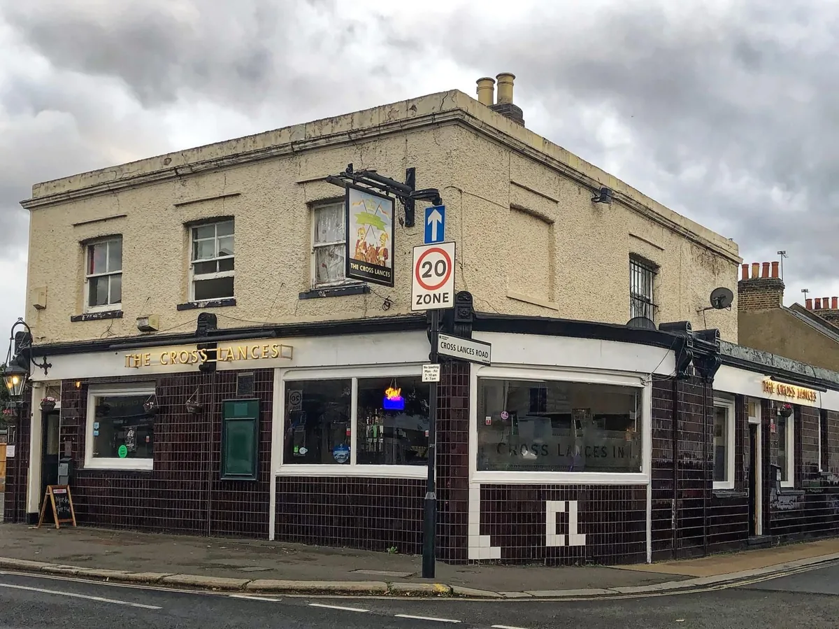 The Cross Lances, pool in Hounslow