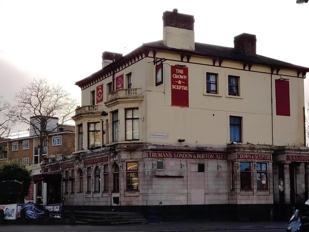 The Crown & Sceptre, pool in Streatham Hill