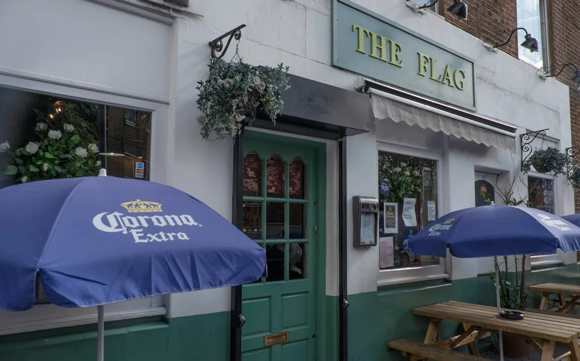 The Flag, pool in Battersea (SW11)