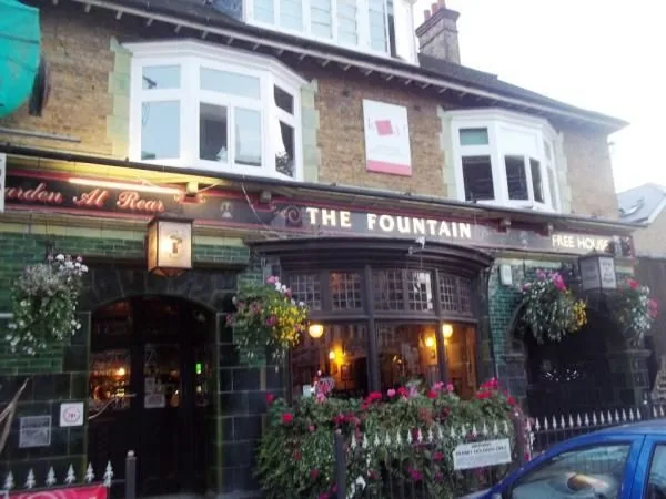 The Fountain (West Green), pool in West Green / Tottenham (N15)