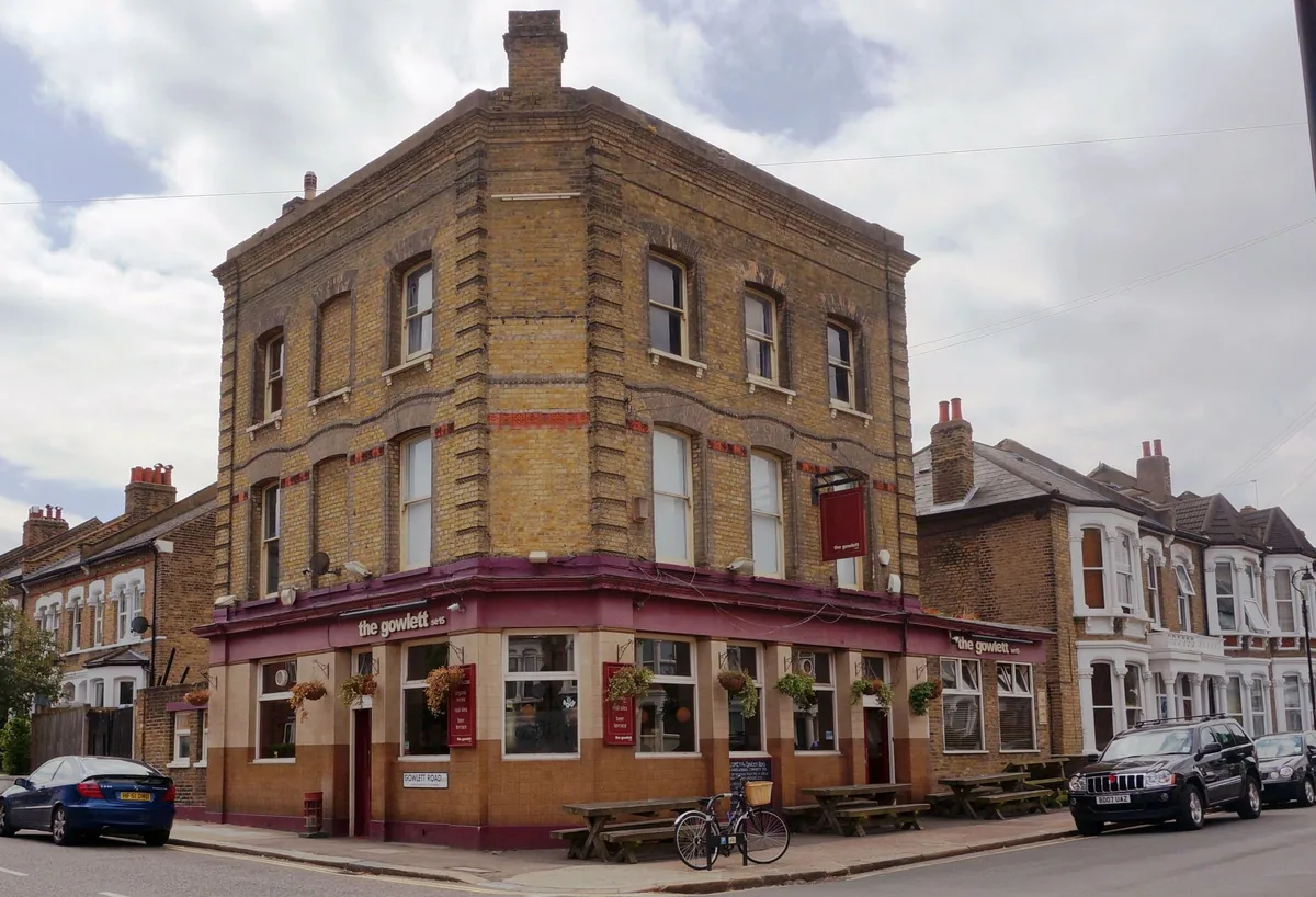 The Gowlett, pool in Peckham Rye / Nunhead