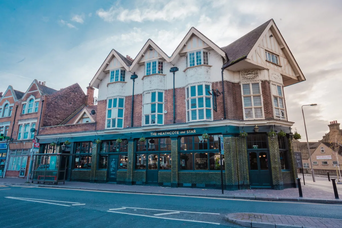 The Heathcote & Star, ping-pong in Leyton / Leytonstone