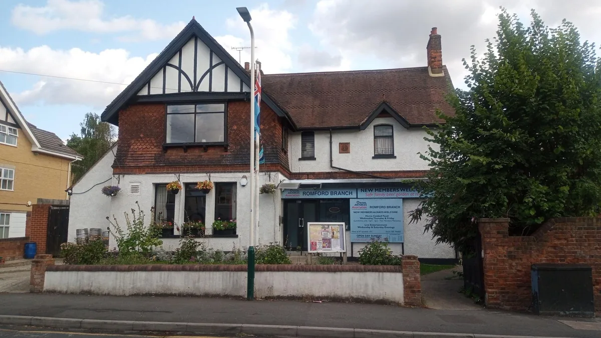 The RAFA Club, pool in Romford