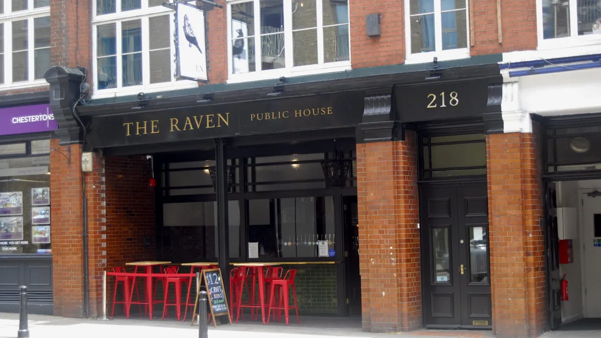 The Raven, pool in Bermondsey / Tower Bridge