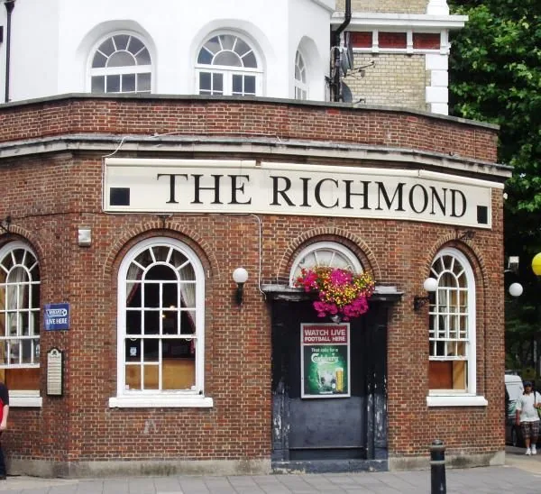 The Richmond, pool in Shepherd's Bush / Brook Green