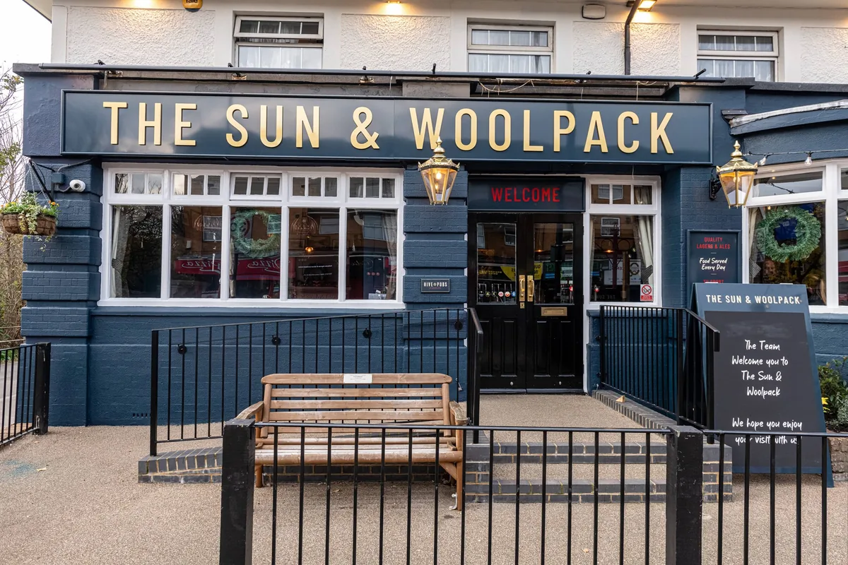 The Sun & Woolpack, pool in Enfield