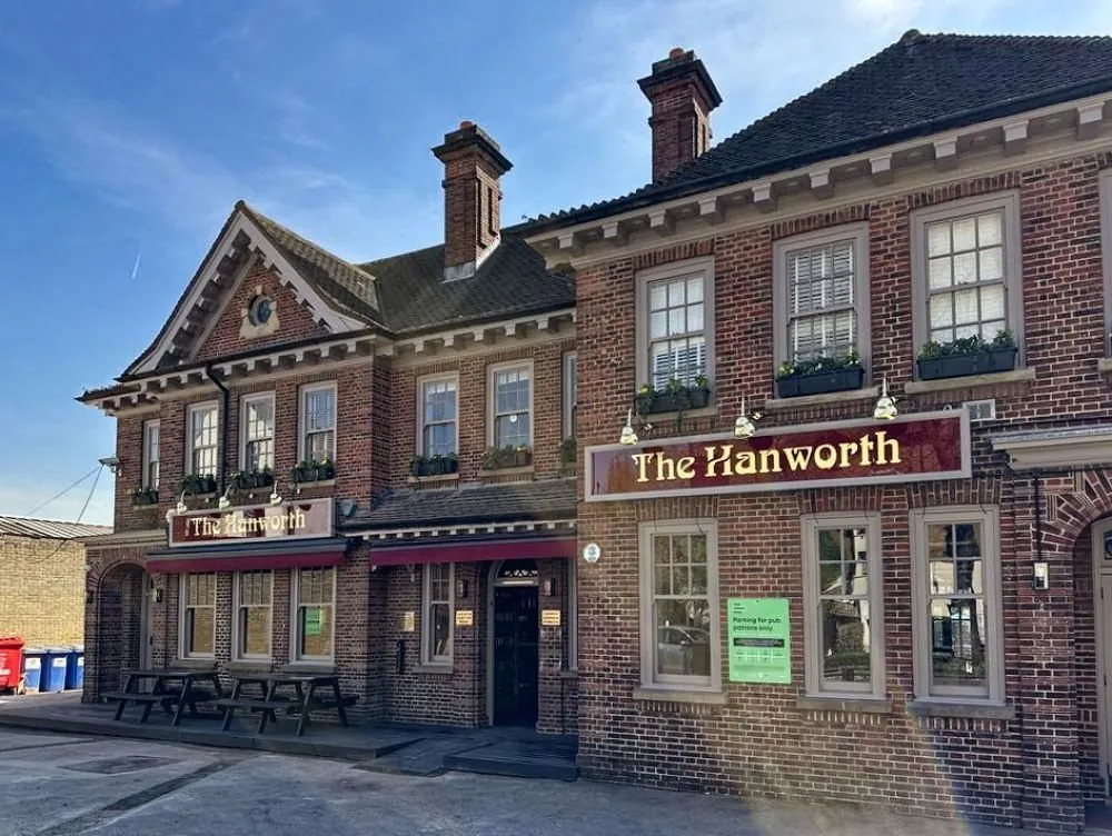 The Sun, pool in Hounslow