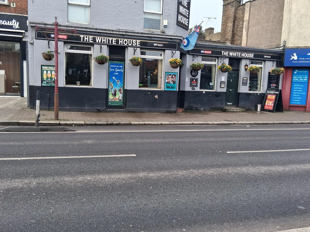 The White House, pool in Enfield