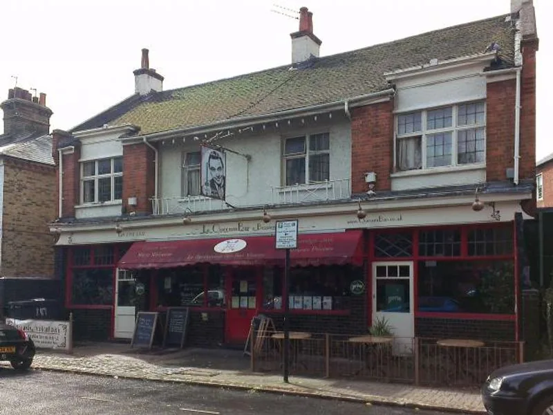 The Woodpecker, pool in Battersea (SW11)